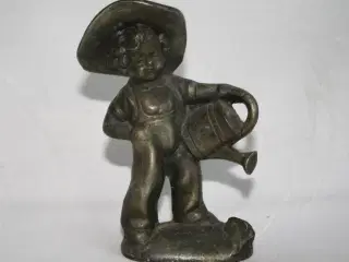 Bronzefigur, barn med vandkande