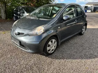 Toyota Aygo 1,0 nysynet med træk til 500kg