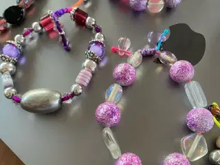 Nye knyttede armbånd