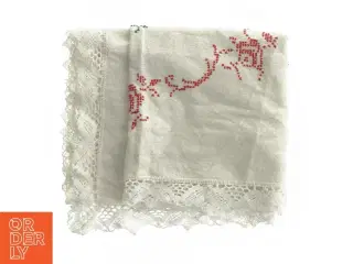 Borddug med broderi og blondekant (str. 90x90 cm)