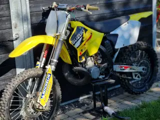 Suzuki RM250 crosser