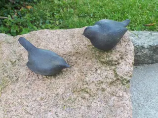 Rigtig fin Stenhugger sten. Med 2 små fugle på.  