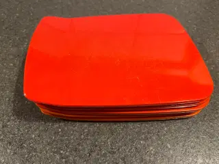 Tallerkner 6 stk og 5 smørebrætter