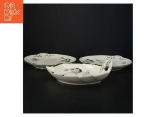 3 fade Sort Rose fra fra Kjøbenshavn Porcellains fabrik (str. 25 x 27 x 3 cm og 24 x 20 x 8 cm)