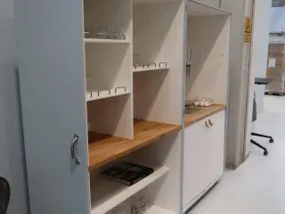 2 stk. sammenfoldelige køkkenmoduler på hjul, med vanddispenser, tappehaner m.m.