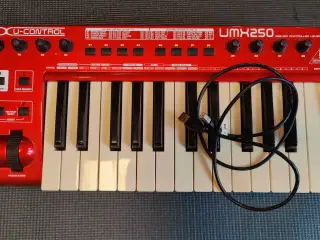 Behringer UMX250 USB/MIDI Keyboard