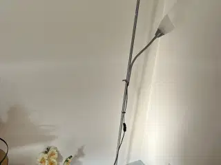 Gulvlampe sælges