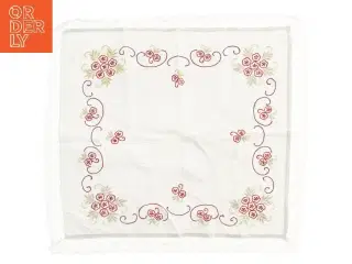 Dug med blomsterbroderi (str. 65x60 cm)