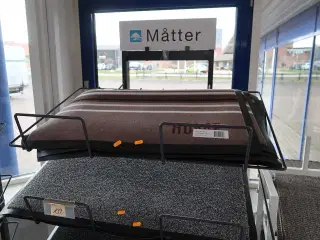 Hylde med dørmåtter