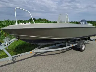 17 fod Aluminium styrepult båd med 60 hk motor og 