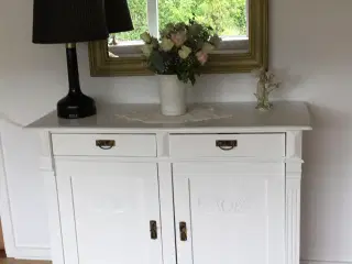 Hvid flot skænk 