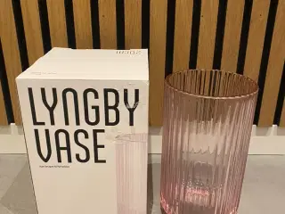 Vase i lyserød fra Lyngby
