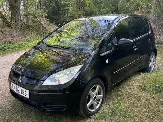 Mitsubishi Colt med syn og plader