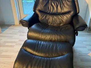 Stressless Voyager sort lænestol m skammel