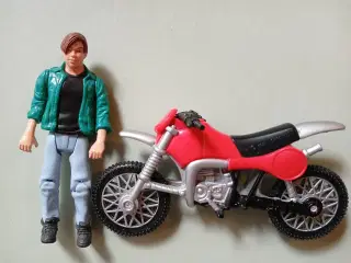 Lille Terminator 2 John Connor figur med motorcyke