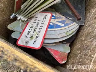 Diverse skilte og afskærmning