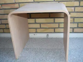 Hjellegjerde, Skammel / sidebord.