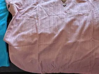 Bluser sælges 