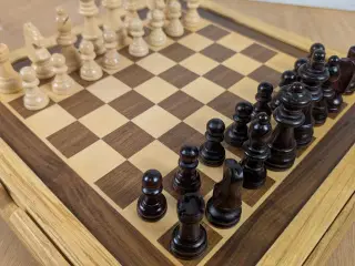 Træ brætspilssæt med fem klassiske spil