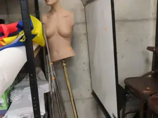 Mannequin samt whiteboard