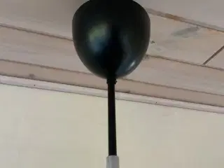 Sort loftslampe i stål - Malmbergs 