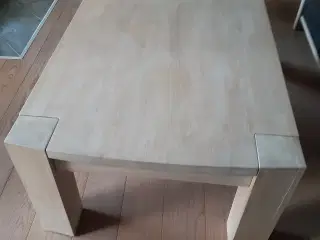 Sofabord i massiv egetræ