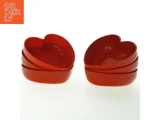 Rød hjerteformet skål (str. 13x14 cm)