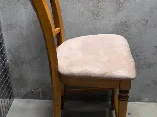 Barstole i lakeret egetræ