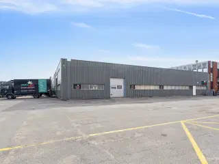 Lager 400 m² i Hvidovre – m. kontor samt køkken og højt til loftet