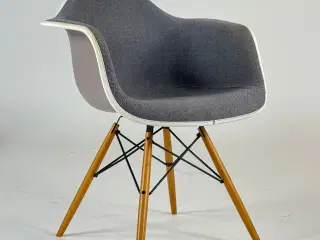 Vitra - Eames Plastic Armchair