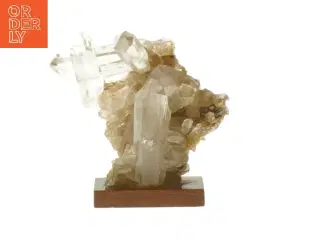 Bjerg Krystal på træbase (str. ca. 10 cm)