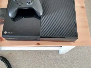 Xbox One med ssd harddisk og konto med 52 spil 