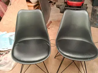 Sorte stole med metalstel