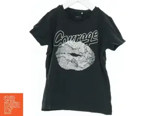 Sort T-shirt med &#39;Courage&#39; og pailletter fra Name It (str. 128)