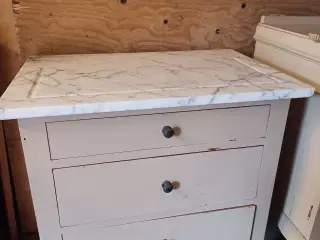 Gammel kommode 