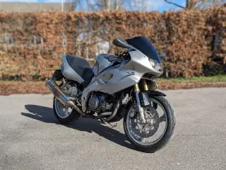 Yamaha SZR660 motorcykel