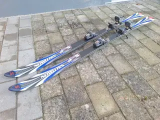 Carvingski af ældre dato.