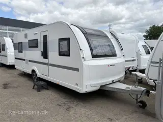 2025 - Adria Adora 573 PT   Populær 2- køjers vogn.