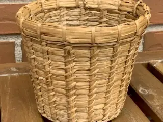 Kurv med hank - begrænset brugt / som ny