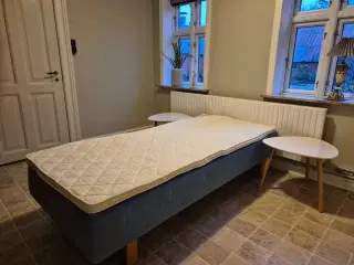 2 stk enkelt senge med topmadras  90x200 cm 