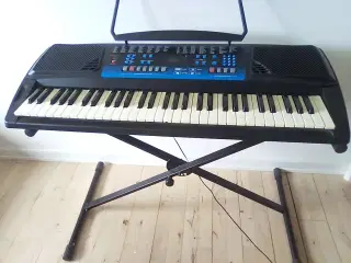Keyboard med 61 anslagsfølsomme tangenter + stativ