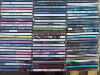 850 POP/ROCK/KLASSISKE CDer sælges stykvis….      