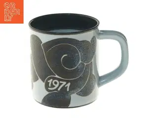 Keramikkop med 1971 mønster fra Royal Copenhagen (str. Ø 10,5 cm længde 11,5 cm, årskrus