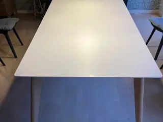 Hvidt spisebord