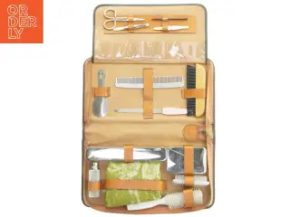 Rejse toilettaske med tilbehør (str. 29x14x5 cm)
