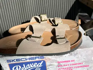 Sketchers slippers, beige