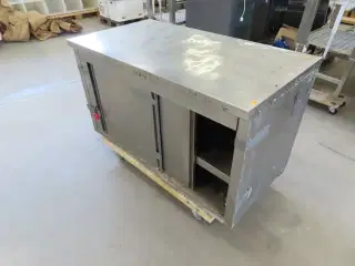 Varmeskab med skydelåger