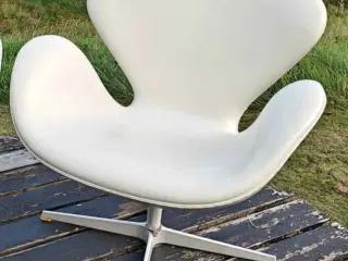 Svane stol, Arne Jacobsen, Jubilæums model i hvidt