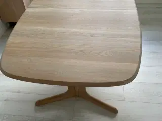 Skovby spisebord 