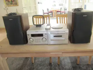 Musikanlæg med CD, kassette og radio